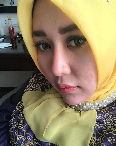 jilbab ngentot|bokep indonesia ngentot memek sempit kontol gede jilbab merah